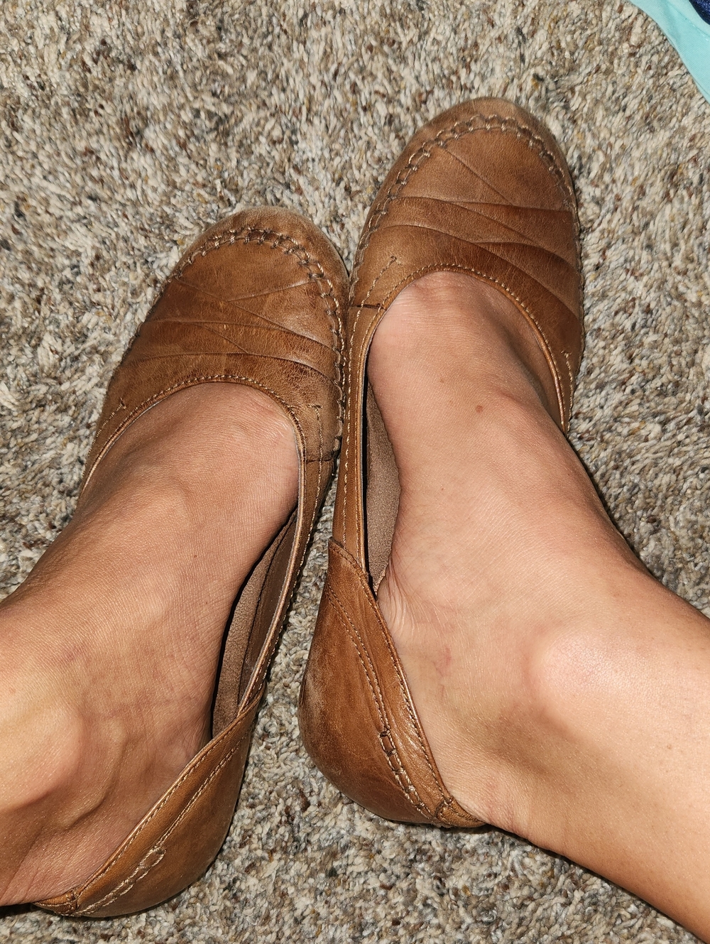 Earth Origins Women's Tan Leather Slip-On Flats
